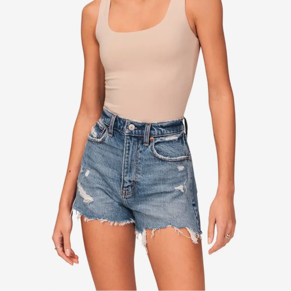 Abercrombie High Rise Mom short